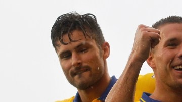 Olivier Giroud (izq)  y Lukas Podolski (d) marcaron en la victoria de Arsenal.