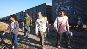 "La Bestia" es el nombre que los inmigrantes han puesto a los trenes de carga que parten del sur de México hacia el norte y en los cuales se suben para tratar de llegar a la frontera con EEUU.