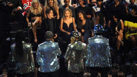 Taylor Swift se llevó el premio MTV Video Music Awards a mejor video fememino por la canción ´I knew you were trouble´.