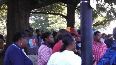 La intervención policial en el parque Moore Square se realizó este sábado.