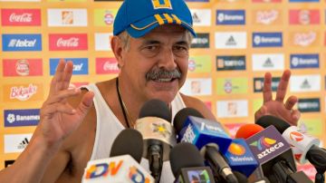 El técnico de Tigres, Ricardo Ferretti, asumió la sanción de la FMF  con su habitual sarcasmo y su  corrosivo sentido del humor.
