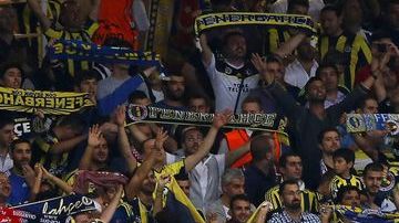 La afición del equipo turco se quedará sin competencias continentales por dos años.