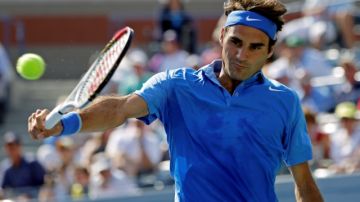 Roger Federer avanzó facilmente a la segunda ronda del torneo Abierto de los Estados Unidos.
