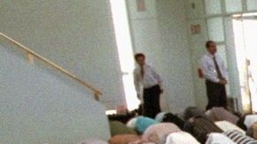 Musulmanes atienden un rezo en el Centro Cultural Islámico de Nueva York en Manhattan. La Policía catalogó mezquitas enteras como grupos terroristas.