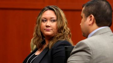 Shellie Zimmerman, junto a su esposo George, durante una de las audiencias en la corte de Sanford, en Florida, el pasado junio.
