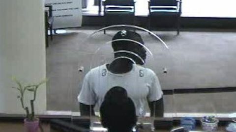 Foto de Robin Gutheridge tomada por la cámara de seguridad del banco que robó.