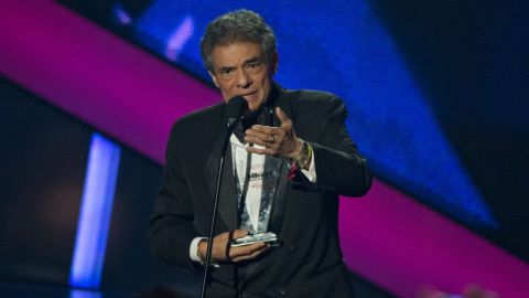 José José volvió para concluir su actuación.
