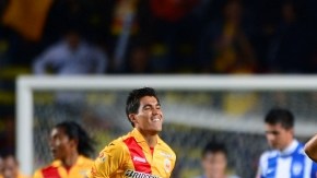 Édgar Andrade (11) celebra su golazo sobre los Tuzos, ayer  en la cancha del Estadio Morelos.