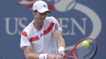 Andy Murray venció 7-6 (2), 6-2, 6-2 al alemán Florian Mayer.