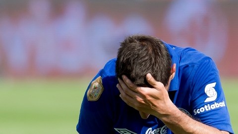 'Chaco' Giménez lamenta el tropiezo del Cruz Azul, en calidad de local, ante Gallos Blancos.