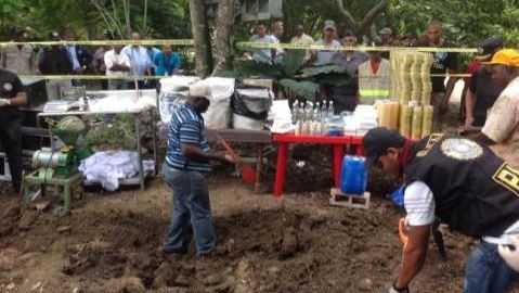 Fueron hallados 225 kilos de pasta base de cocaína, una cantidad que permite preparar 2,000 kilos de esa droga.