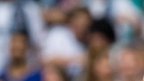 Érick 'Cubo' Torres (izq.) pelea un balón aéreo con Gershon Koffie, en el juego de ayer ante  Vancouver.