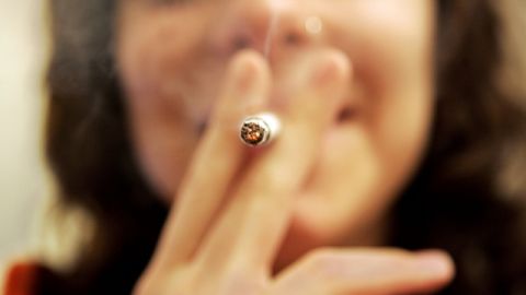 Nueva York endurece su ley contra el tabaco.