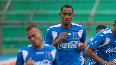 Acuden seleccionados hondureños a cámara hiperbárica en preparación
