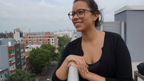 Analuz Vizarretea llegó a NYC a estudiar y hoy se destaca en una casa productora.