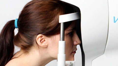 Los chequeos regulares de los ojos por parte de un oftalmólogo son muy importantes.