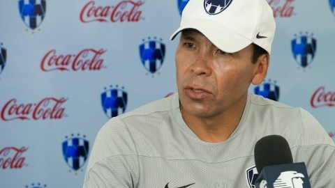 José Guadalupe Cruz, técnico del Monterrey, ofreció una conferencia de prensa