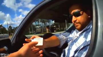 Imagen sacada del video que muestra el momento en el cual George Zimmerman es abordado por un patrullero de Lake Mary, cerca de Orlando.