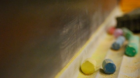 Antes de que se inventara el pizarrón, ya no digamos la imprenta, la única tecnología disponible para la trasmisión de contenidos era la exposición oral.