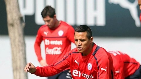 Los jugadores de la selección chilena se preparan para enfrentar a Venezuela