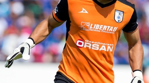 Édgar Hernández buscará lucir hoy en casa ante Puebla.