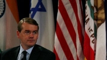 El republicano John McCain encabeza la lista tras recibir $176,300.