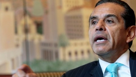 El ex alcalde Antonio Villaraigosa ahora es asesor de Herbalife.