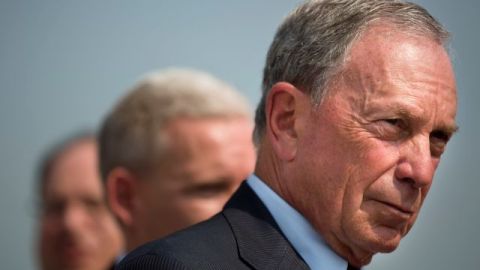 Bloomberg dijo que los anuncios de campaña de De Blasio son "comparables con que yo mencione que soy judío para atraer el voto judío".