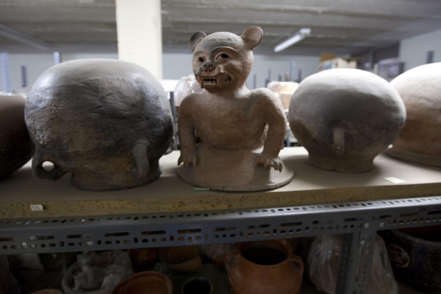 Varias piezas arqueológicas que se encuentran en depósito en el Instituto Hondureño de Antropología e Historia.