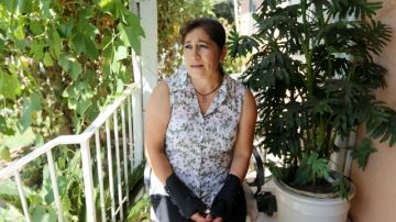 Marina Díaz en su casa en Compton. Ella no podrá beneficiarse de la Ley de Salud a Bajo Costo debido a su estatus migratorio.