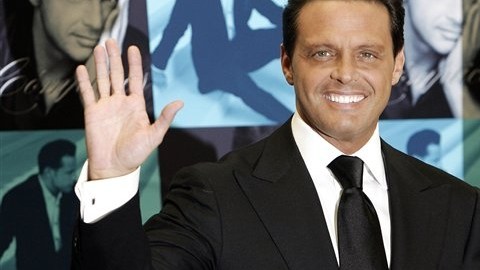 En septiembre de 2006 Luis Miguel se convirtió en el primer artista hispano en recibir una estrella de parte de Las Vegas Walk of Stars.