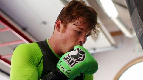Saúl “Canelo” Álvarez durante un entrenamiento para la pelea contra Floyd Mayweather, en Big Bear, California.
