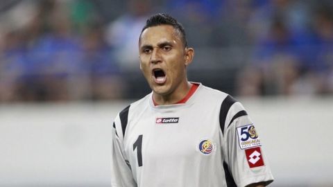 Keylor no pudo jugar ante Jamaica y siguió el encuentro desde Valencia, España.
