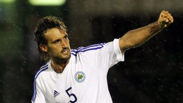 El jugador de San Marino Alessandro Della Valle celebra su gol ante Polonia  en Serravalle, San Marino.