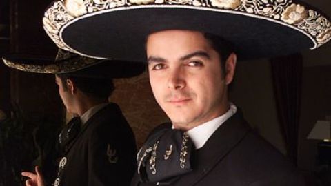 'El Muchacho Alegre' detalló que su primer sencillo es un tema que ya había llevado al éxito el grupo Los Tigres del Norte.