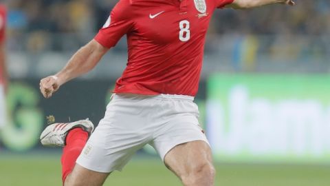 Frank Lampard no pudo generar jugadas de peligro para Inglaterra.