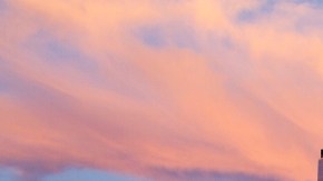 One World Trade Center se eleva sobre el horizonte de Manhattan.