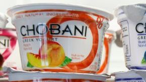 La compañía indicó que comenzaron a llenar las estanterías con yogur fresco.