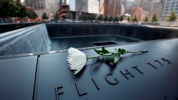 La ceremonia en el World Trade Center comenzó justo a las 8:46 a.m., la hora exacta del impacto del primer avión contra la Torre Norte.