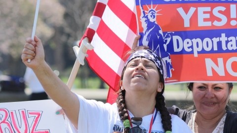 Activistas llegados de diferentes partes de Estados Unidos se congregaron el pasado 10 de abril frente al Congreso, para reclamar el cese de las deportaciones.