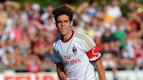 Kaká lucirá el uniforme rojinegro en la Serie A.