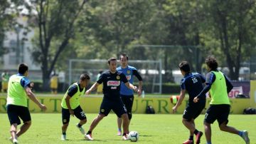 Luis Gabriel Rey (centro) será una de las armas del América en ataque para tratar de horadar hoy la portería  del Santos Laguna.