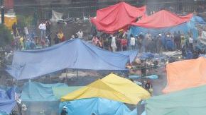 La circulación al centro histórico de la Ciudad de México se encuentra interrumpida debido a la protesta.