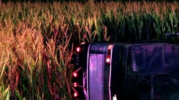 El autobús accidentado pertenece a la línea Greyhound.