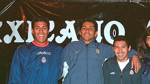Jorge Campos (segundo de izquierda a derecha) es un ícono del fútbol mexicano.