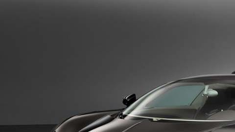 'La voiture noire' Es celebrada en su color original: negro.