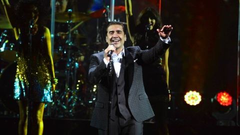 Alejandro Fernandez durante su actuación del domingo por la noche en Las Vegas que dio inicio a su nueva gira por el país.