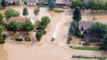 Las previsiones de más lluvias han alarmado a algunas autoridades, debido a que podrían obstaculizar las labores de rescate, o producir más inundaciones y deslizamientos de lodo.