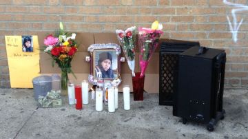 Vecinos y amigos de la familia recuerdan a María Dulce Valencia con un altar.