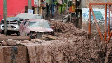 Guerrero se encuentra en estado de emergencia con 40 municipios afectados, daños en al menos cinco mil viviendas y cierres de Autopista del Sol y la carretera federal.